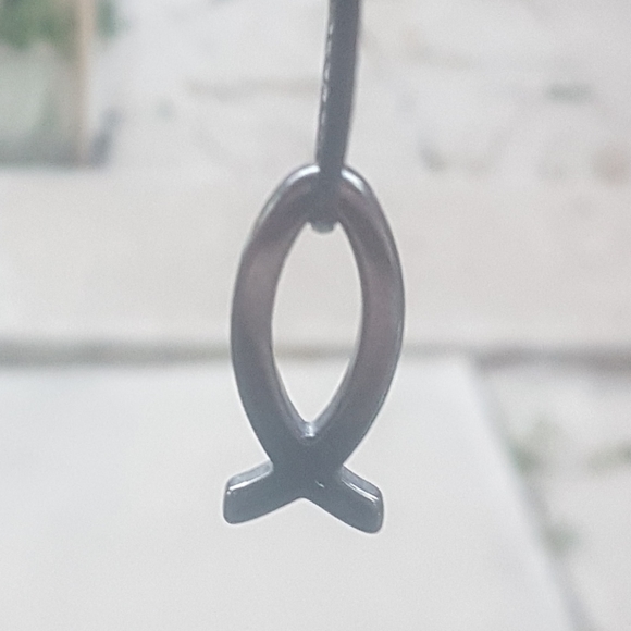🐠 Hematite Fish Necklace - Picture 2 of 5
